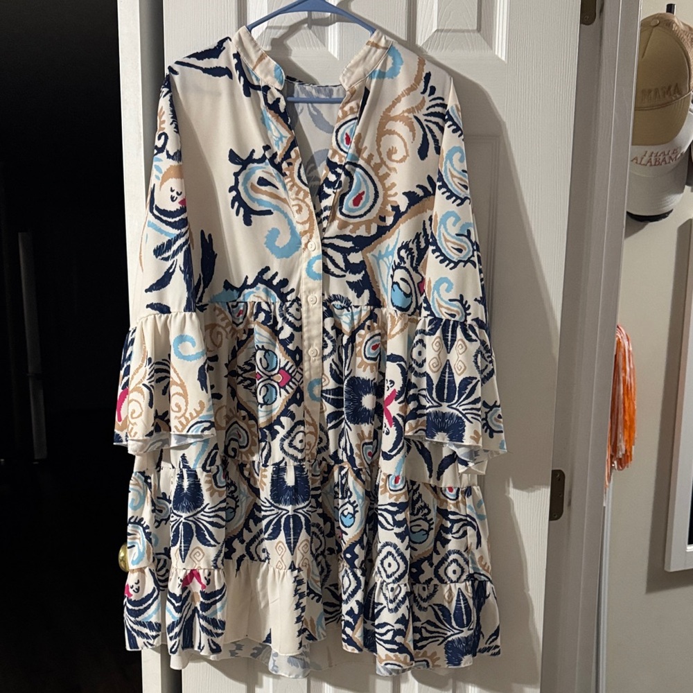 Elegant Blue and Cream Patterned Mini Dress